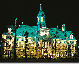 L’hôtel de ville dans son habit de lumière.
